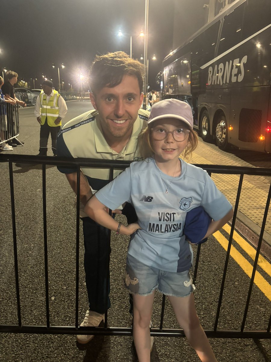amyjohnn93's tweet photo. Thank you @ryanwintle123 💙🐦💙🐦 @CardiffCityFC @HGTCymru https://t.co/o6wn0VPSwM