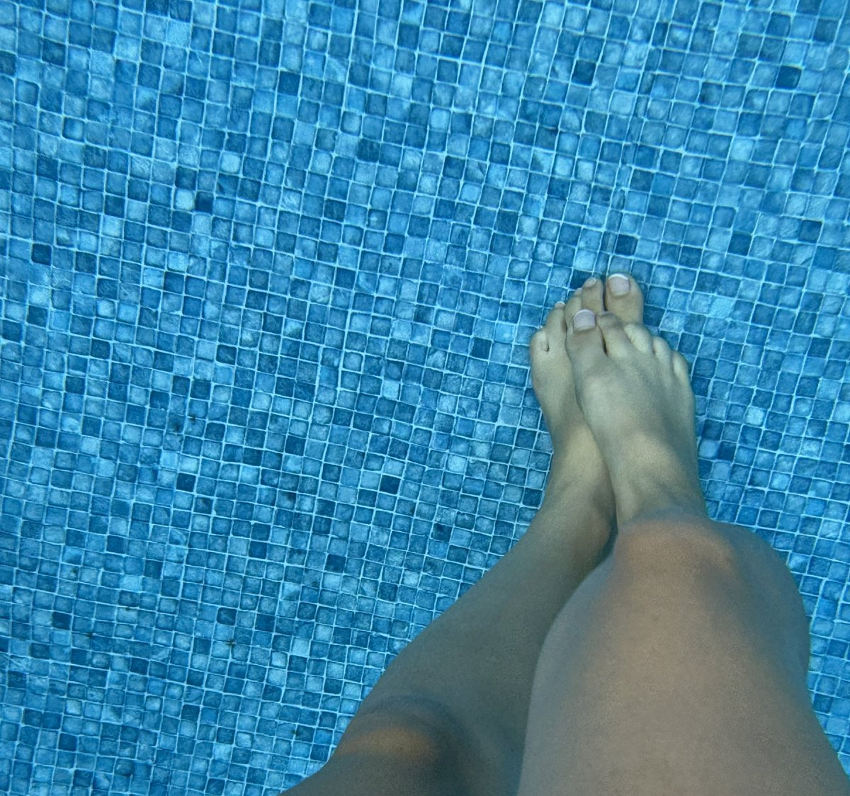 Vickylushy's tweet photo. Do you wanna jump in me?;)#footmodels #feetlovers #NuNew #feetworshi̇p #blue #poolday #pooltoy #SummerSlam2025 #water https://t.co/Sc4g03xCFU