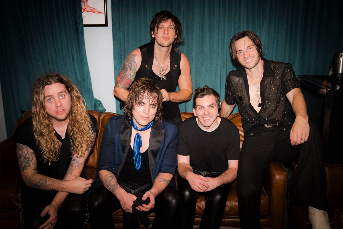 Petes_Diary's tweet image. Some great shots 📸 by Madeline Northway from my appearance with @TheStruts  

@petedank 🎸
#thestruts #vicchicago #guitarplayer #guestappearance