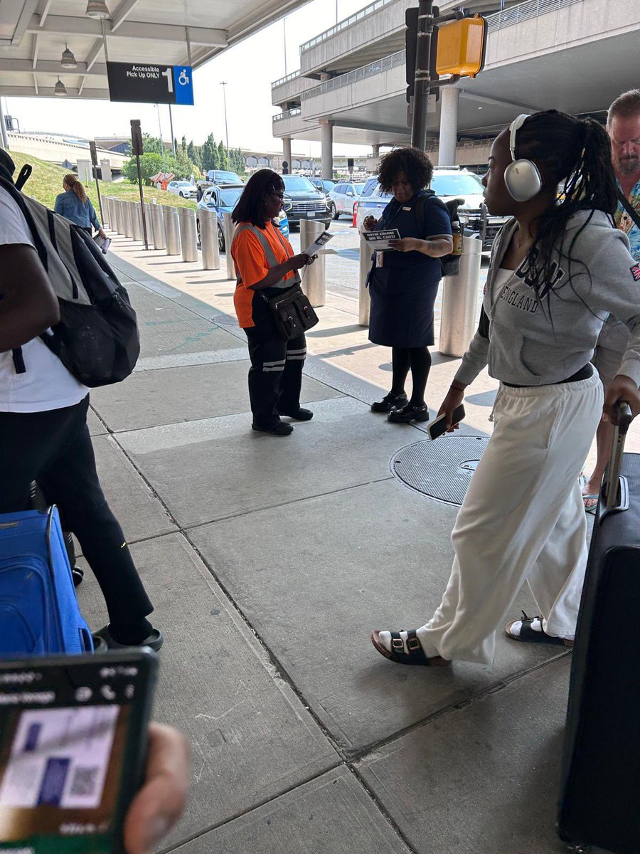 32BJ SEIU - New Jersey District (@32bjnewjersey) on Twitter photo We are outside Newark Liberty Airport (<a href="/EWRairport/">Newark Liberty International Airport</a>) letting the public know that @United is throwing the lives of 600 workers in chaos!
Tell United Airlines to do better! #DoBetterUnited #32BJStrong 1/2
secure.everyaction.com/sDsHxHNUVEaXjS… We are outside Newark Liberty Airport (<a href="/EWRairport/">Newark Liberty International Airport</a>) letting the public know that @United is throwing the lives of 600 workers in chaos!
Tell United Airlines to do better! #DoBetterUnited #32BJStrong 1/2
secure.everyaction.com/sDsHxHNUVEaXjS…