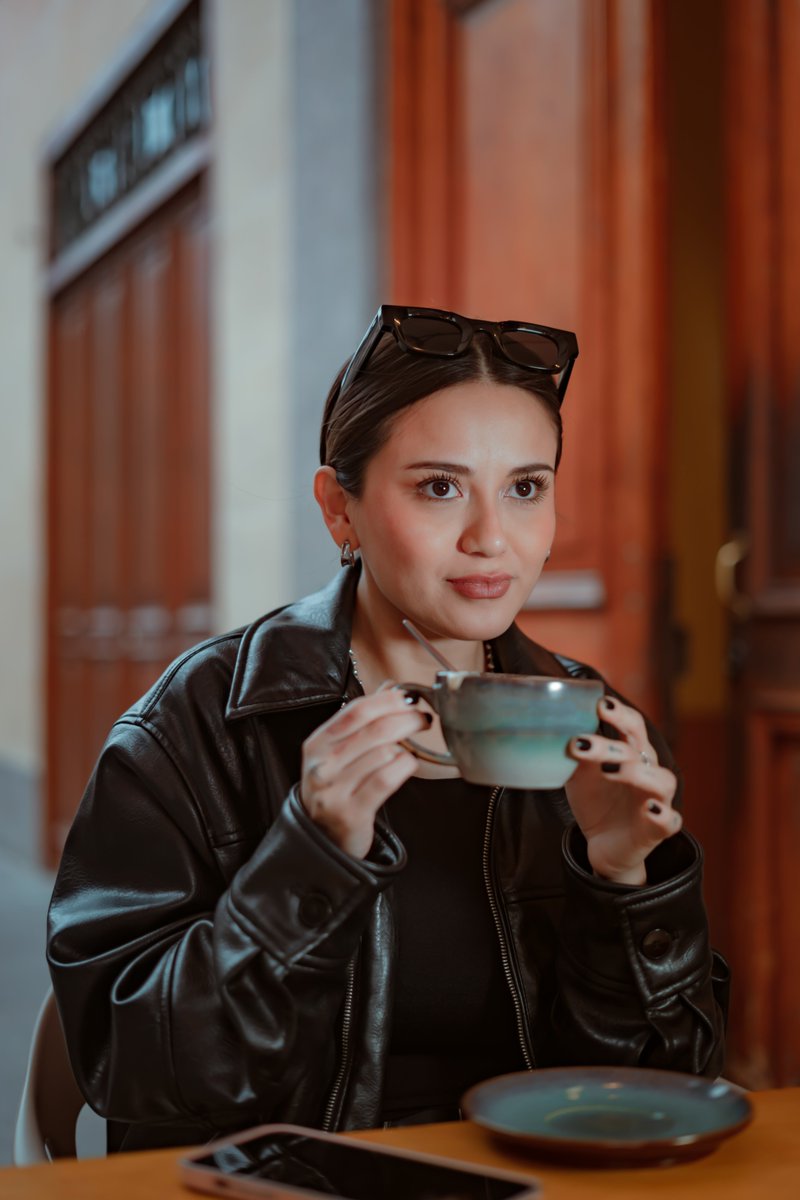 amygutierrezofi's tweet image. Mis ojos no pueden ocultar la alegría que siento 😊 Este viernes 15 sale BEST PART VERSIÓN ESPAÑOL y ya quiero que la escuchen mientras se toman un cafecito ✨🎧☕ 

#AmyGutierrez #BestPart #BestPartVersionEspañol