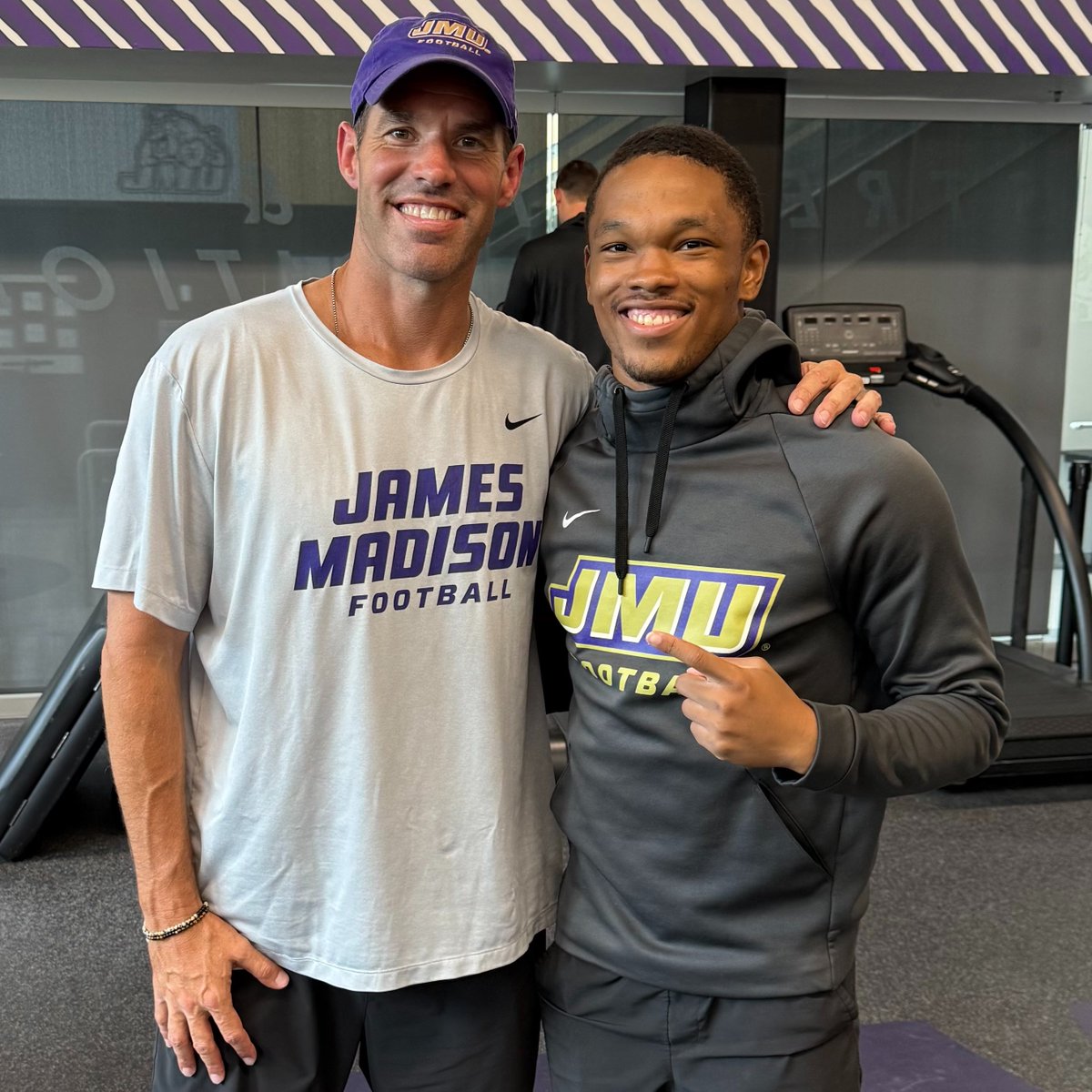 Dave Riggert (@daveriggert) on Twitter photo Listen to my conversation with JMU Nickel K.J. Flowe as he joined me after practice on Tuesday.
The sophomore from Charlotte played in all 13 games last season as a true freshman for the Dukes and finished with 18 tackles.
🔊 bit.ly/3UqtoRH
<a href="/JMUFootball/">JMU Football</a> | <a href="/FloweKeelan/">Keelan “KJ“ Flowe</a> Listen to my conversation with JMU Nickel K.J. Flowe as he joined me after practice on Tuesday.
The sophomore from Charlotte played in all 13 games last season as a true freshman for the Dukes and finished with 18 tackles.
🔊 bit.ly/3UqtoRH
<a href="/JMUFootball/">JMU Football</a> | <a href="/FloweKeelan/">Keelan “KJ“ Flowe</a>