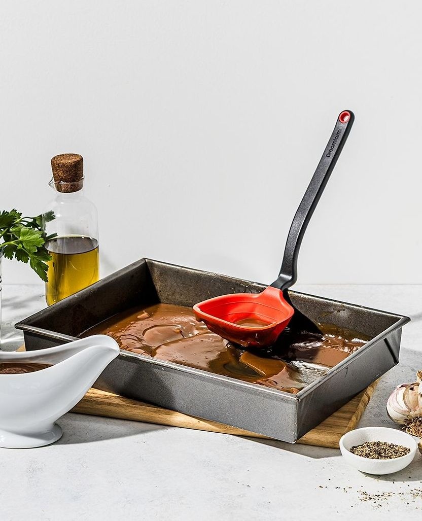 Living on the edge.

Unique handle design keeps Fladle’s head up when put down or hooks to rest it on the edge of a pot, keeping counter tops and benches clean.

dreamfarm.com/fladle