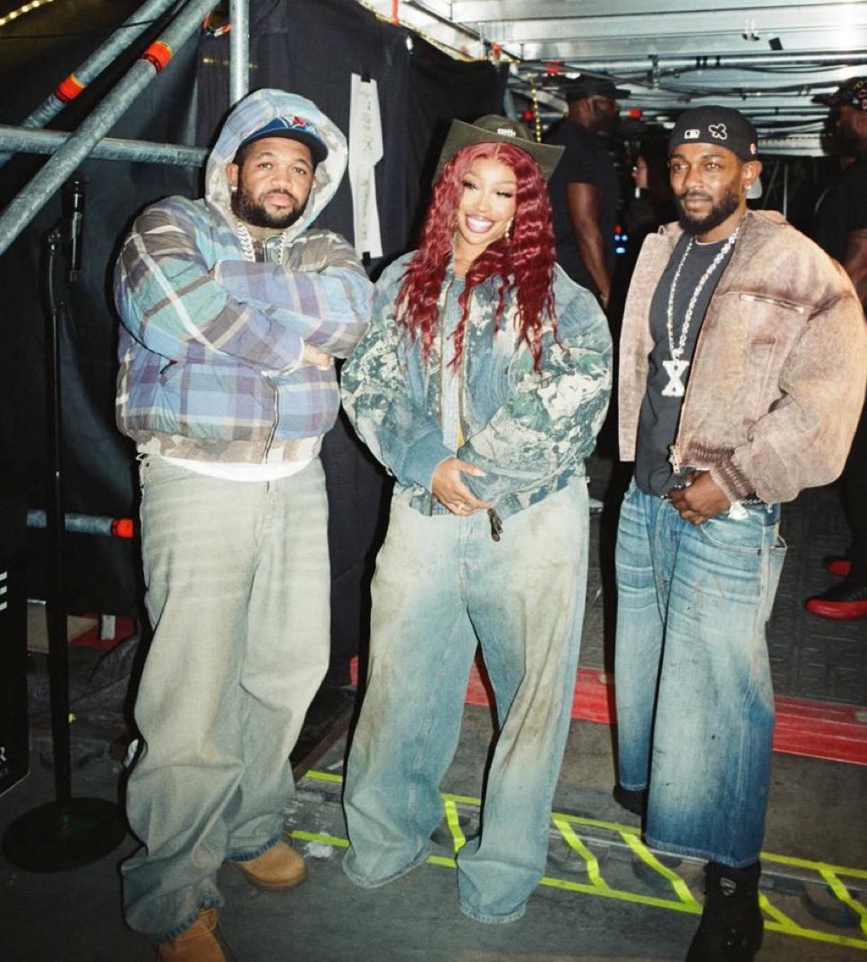 “I’ll never forget this ❤️family❤️”

— SZA via IG