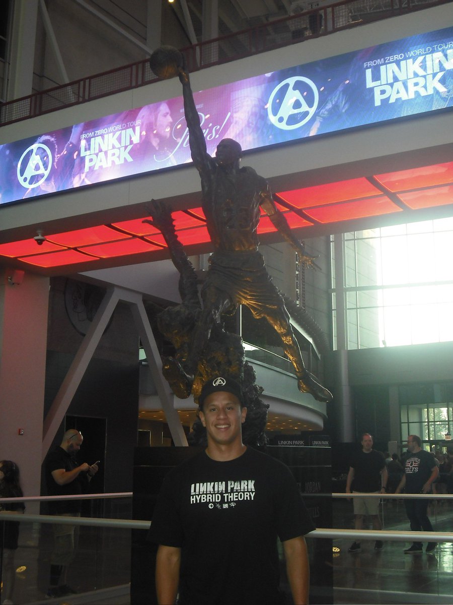 pxvelort's tweet photo. Linkin Park in Chicago photo dump https://t.co/1xh0GyVnUT