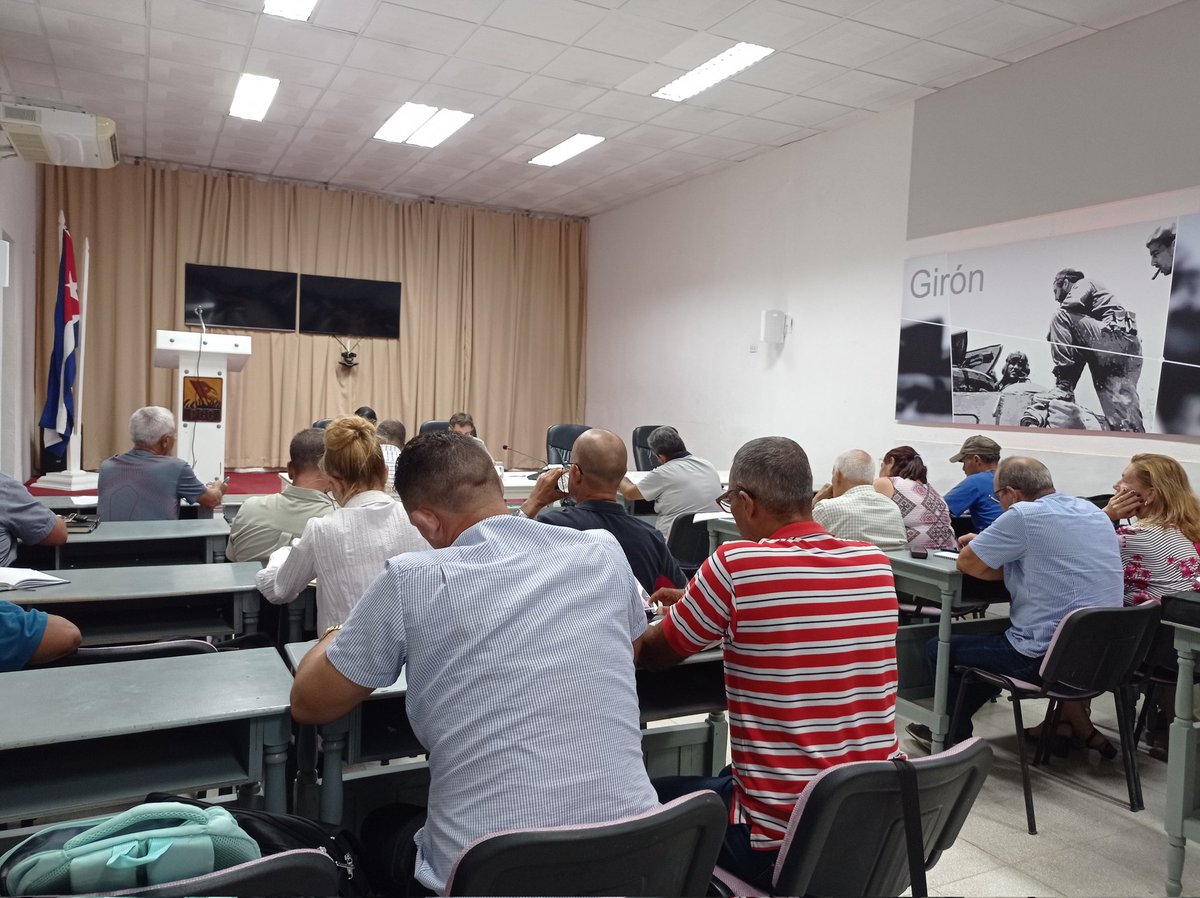 NorlenisS1971's tweet photo. #CDRCuba #Cuba #CDRMatanzas Chequea Calidad de los Principales Servicios al Pueblo,en Matanzas, Principales Autoridades,Mario Sabines Lorenzo, Primer Secretario del Comité Provincial del PCC, Marieta Poeig Zamora, Gobernadora Provincial. https://t.co/Y7p0YFdqyq