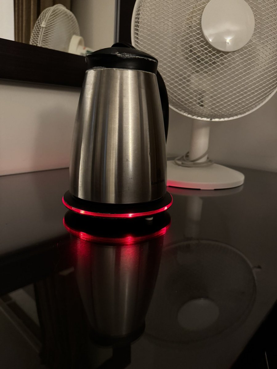 I_a_c_o_b_u_s's tweet image. This hotel kettle is very extra… #HotelLife #HotelKettle