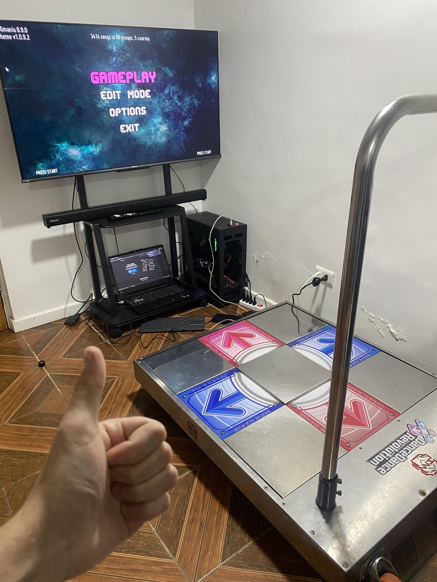 I'll be playing DDR with my brothers on Twitch!!
Feel free to stopping by, say hi and ask for some song requests!!

Twitch.tv/echodng
Twitch.tv/echodng
Twitch.tv/echodng