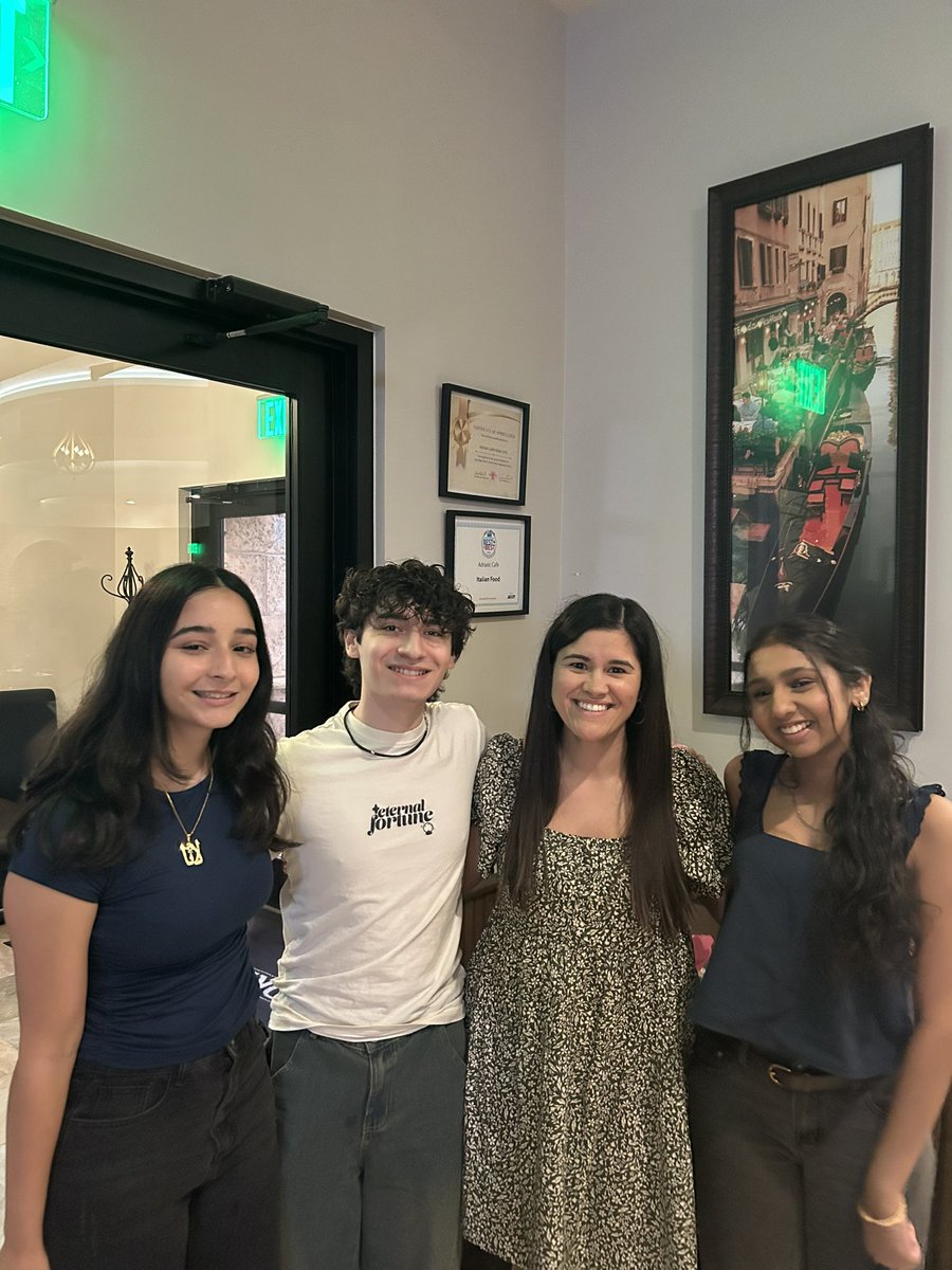 MsAraguz's tweet photo. Before we start the new year, I was so glad I got to have dinner with these 3 before they head off to college! https://t.co/D6zFeWm2w6