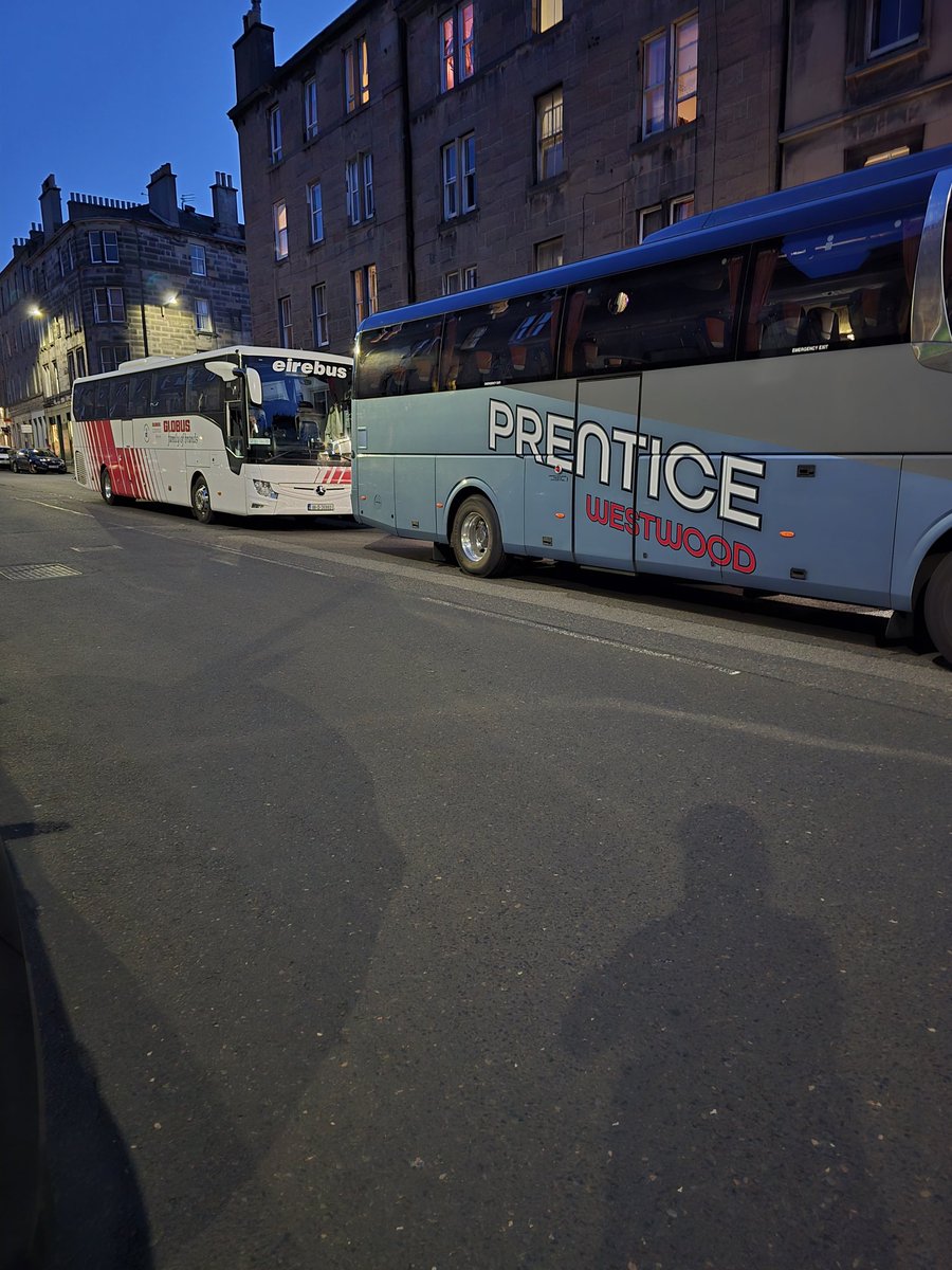 iced_teabag's tweet photo. @edinhelp good thing no one needs to park or leave from Spittal Street - why would I get a ticket for this but it's allowed for busses? https://t.co/oiSy8iPRta