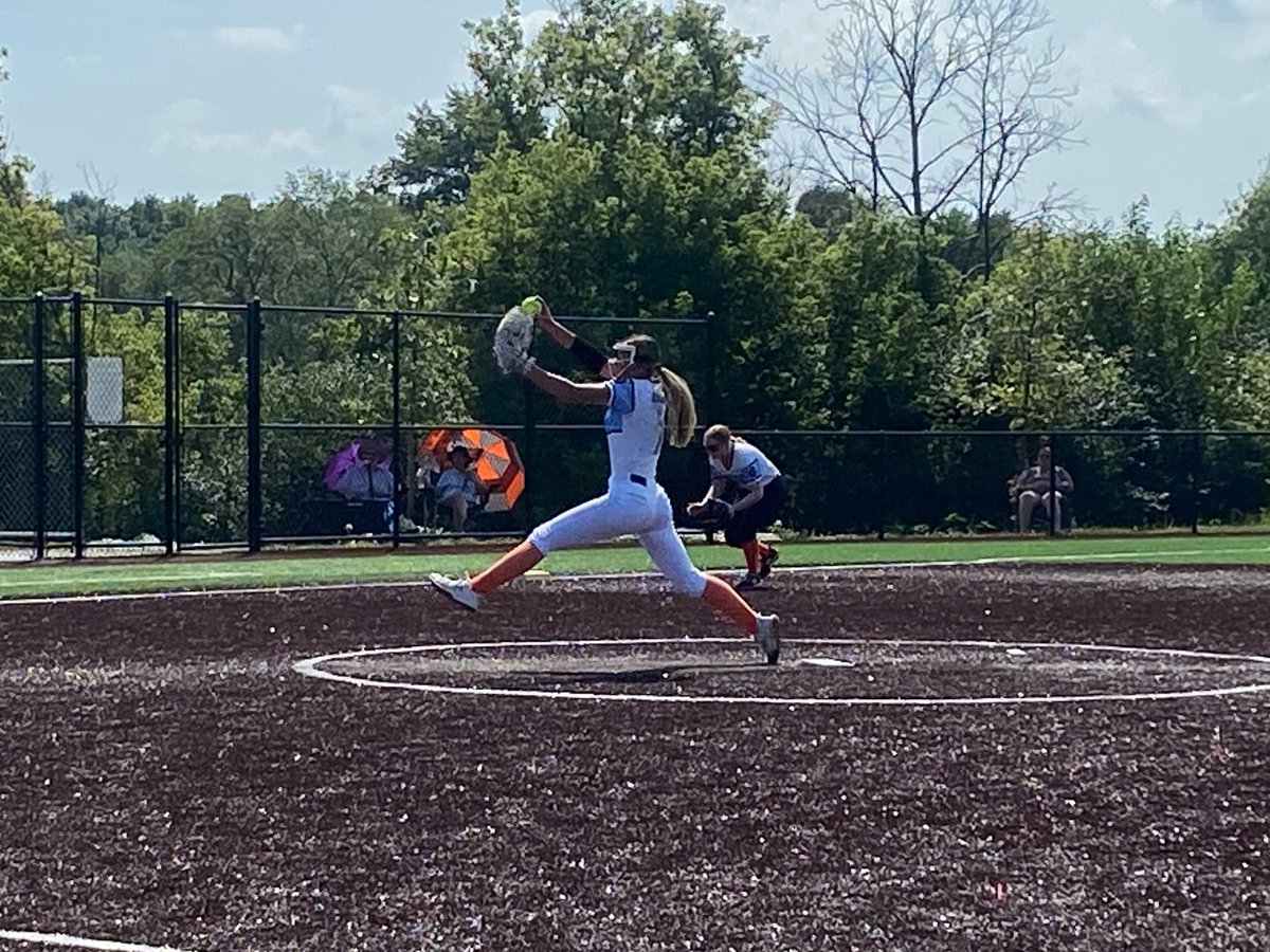 ashlee_barry17's tweet photo. Thankyou so much @ShowtimeSports1 and @ProductionsW7 for allowing me the opportunity to play in the Midwest Showtime Sports Showcase. It was so fun meeting players and coaches from all over and I was so blessed to have such an amazing team. I played 1st, pitched, and outfield! https://t.co/cDJ8qeAFxI