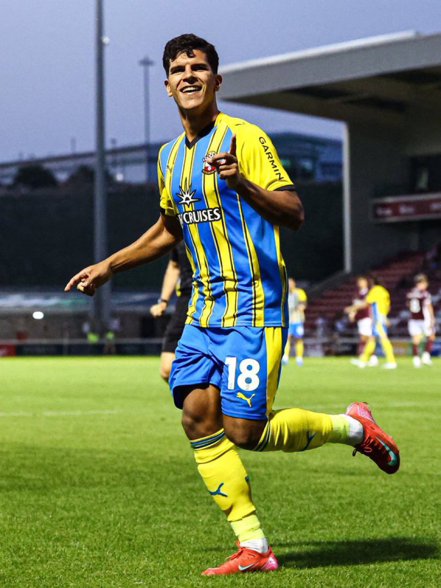 WE ARE THE TRUE HAMPTON 😇 

ITS A BACON BAP NOT A COB!

#SaintsFC #NTFC