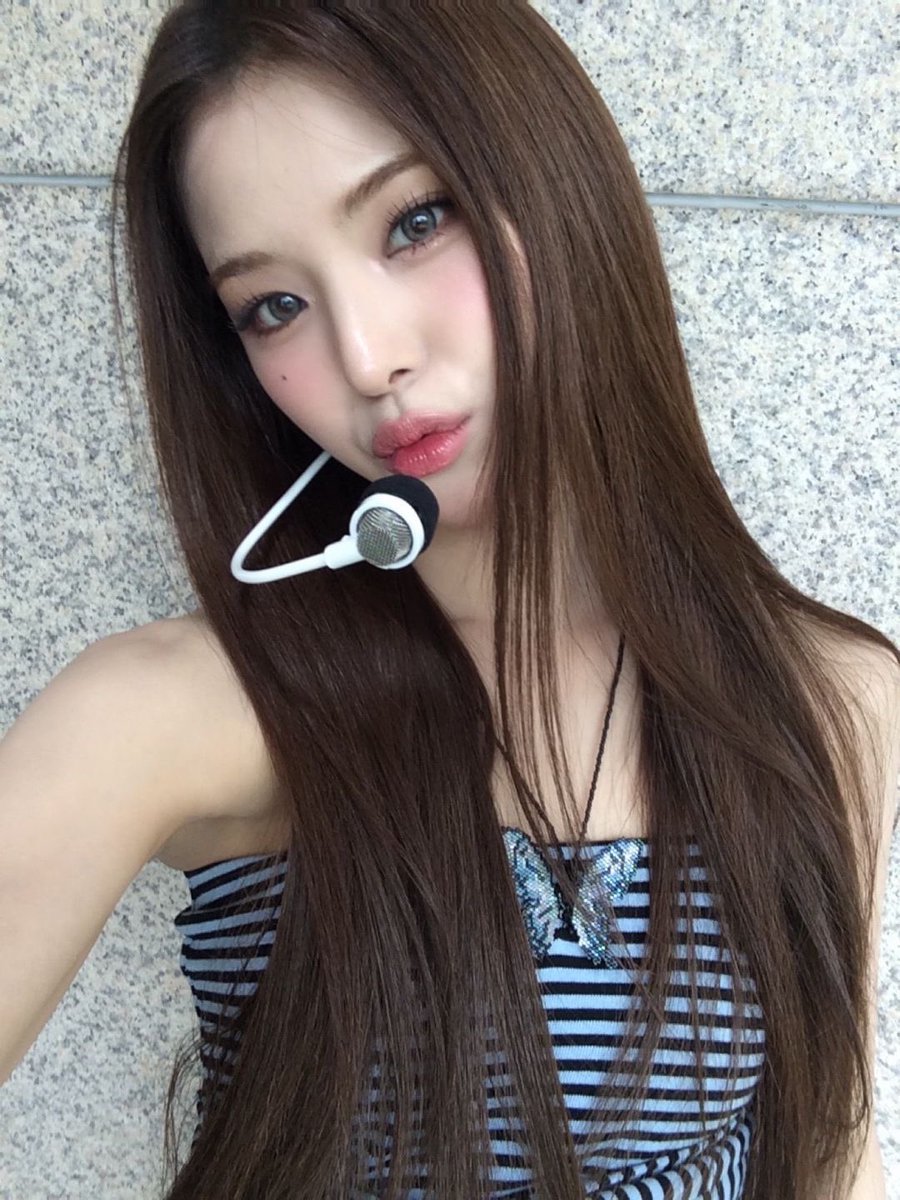 TOMIOKAMAIfr's tweet photo. 🩷 › DAILY MAI — 12.08.25

➜ MAI of the day #DailyMai

⊹ #마이 #MAI #TOMIOKAMAI #冨岡まい #IZNA #이즈나┊🦊 https://t.co/9GjDoxShPu