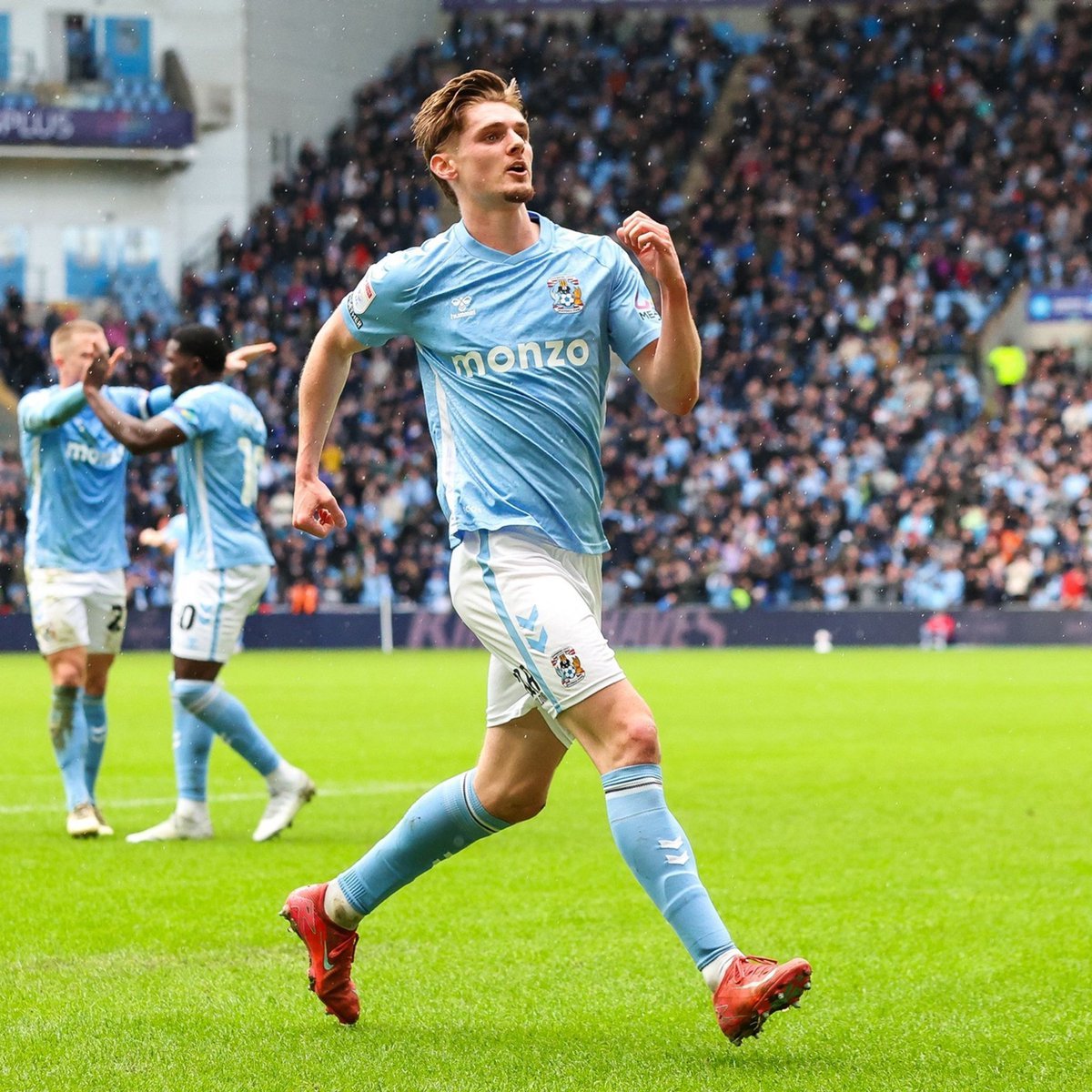 TheFLZone's tweet image. ✍️ Southampton are in talks with Coventry over a deal for midfielder Jack Rudoni.

(via @mcgrathmike)