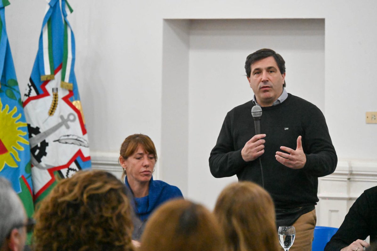 En el Consejo Municipal de Políticas de Salud presentamos el Informe Semestral 2025 que refleja un compromiso renovado para fortalecer el primer nivel de atención, acercar la salud a cada barrio y garantizar cuidado integral para los bahienses.