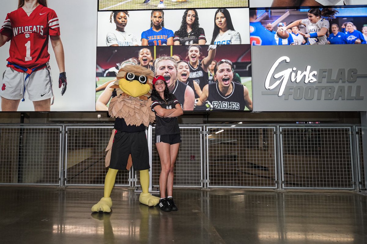 Scheifflee_AHS's tweet photo. ๐ Raider Pride! AHS Class of โ25 alum Sophie Ullman helped revamp the Flag Football Wall at Mercedes-Benz Stadiumโgiving Alpharetta a permanent place in the sport! ๐ค๐ค #RaiderPride #AHSAlumni @alpharettahs1 @RaiderSport @FultonCoSchools https://t.co/8rr6nXn057