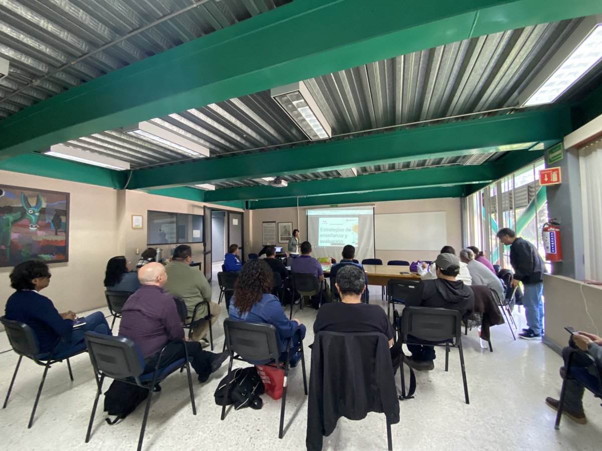 Este martes 12 de agosto de 2025 inició la Jornada de la Academia de Biología del <a href="/IEMS_CDMX/">IEMS CDMX</a> en la Sala de Juntas del Plantel Azcapotzalco 1, con una serie de exposiciones sobre las estrategias de enseñanza y evaluación de los docentes para las asignaturas de Biología 1 y 2