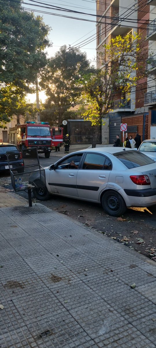 Transito obstaculizado por incendio en calle Tte. Nuñez del Barrio Las Mercedes. Favor si pueden enviar a un agente en la esquina de Padre Cardozo para desviar el transito <a href="/asu_transito/">Tránsito Asunción</a> <a href="/pereiraolmedo/">Carlos Pereira Olmedo</a> <a href="/AsuncionMuni/">Municipalidad de Asunción</a> <a href="/policia_py/">Policía Nacional del Paraguay</a>