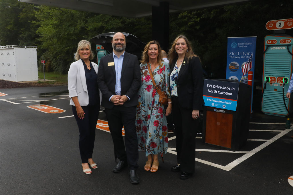 The EC hosted a press event in Apex, NC, near Raleigh, today to highlight the economic benefits the EV industry is bringing to the region! #FreedomToDrive
electrificationcoalition.org/north-carolina…