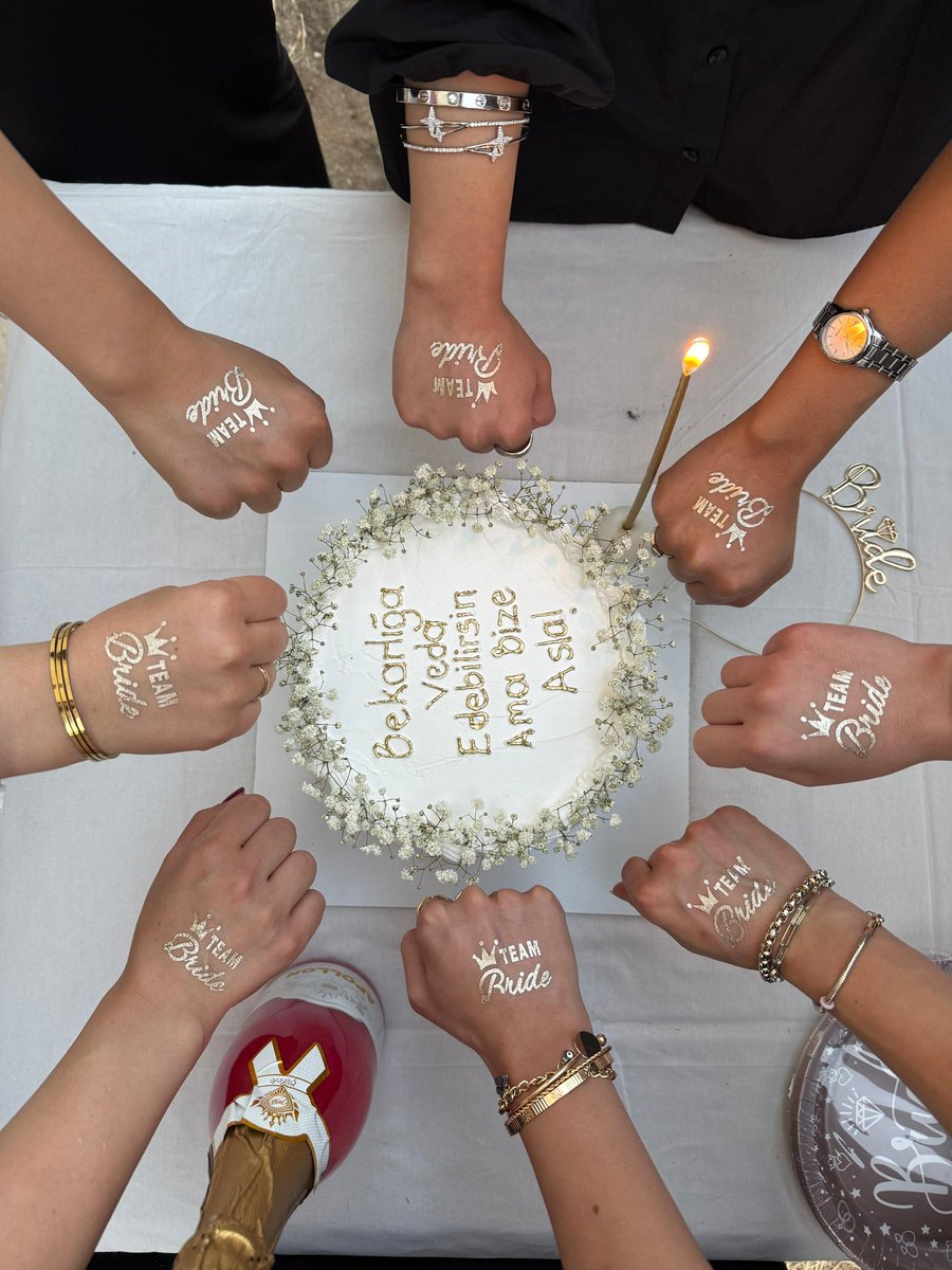 Hayatımda güzel insanlar biriktirmişim iyiki dediğim dostlarımın varlığı ile bugün kendimi daha çok şanslı hissettim 🥹💞