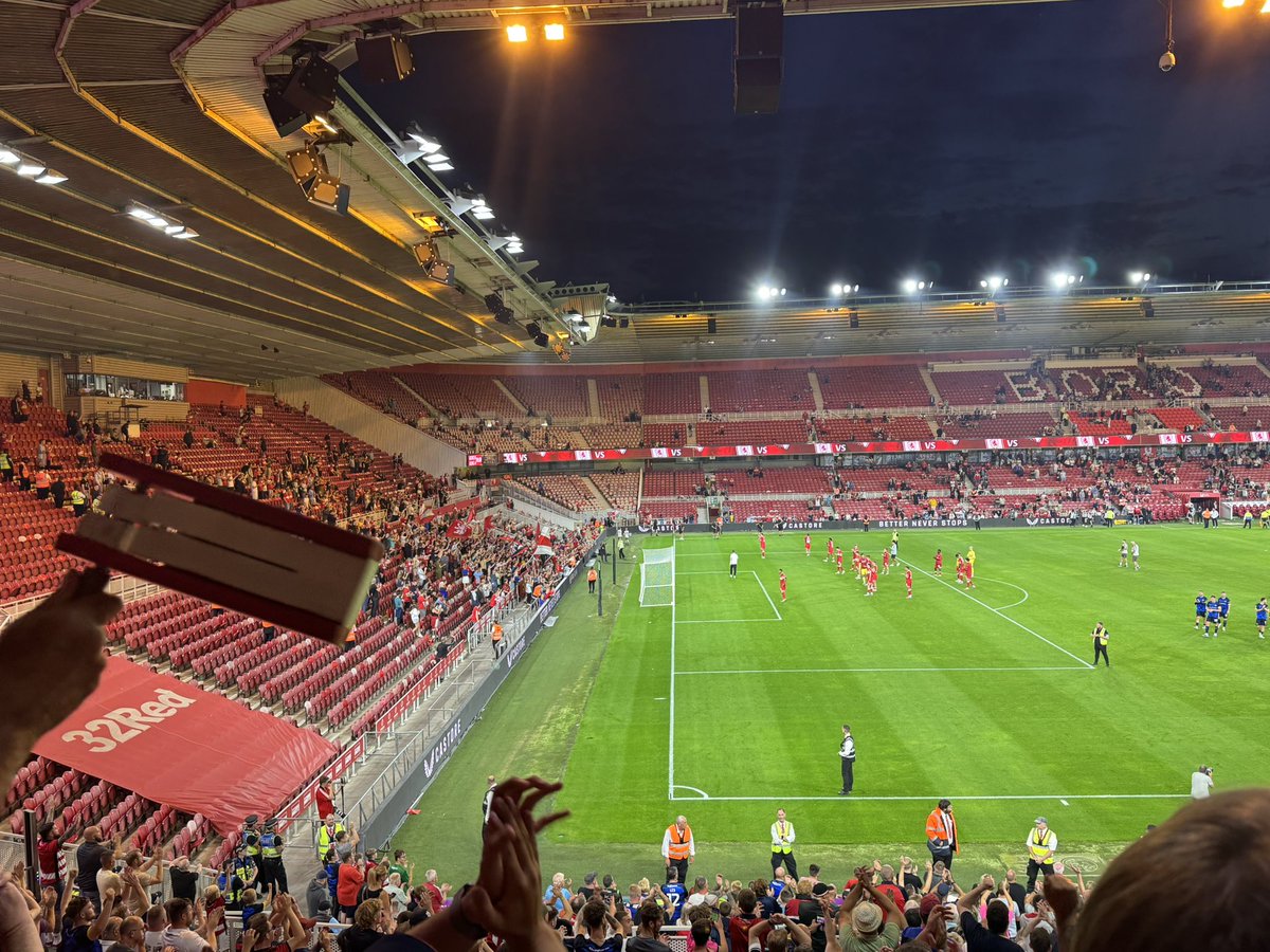 He came over to wave, but think he was saying sorry for being shite?  #DRFC