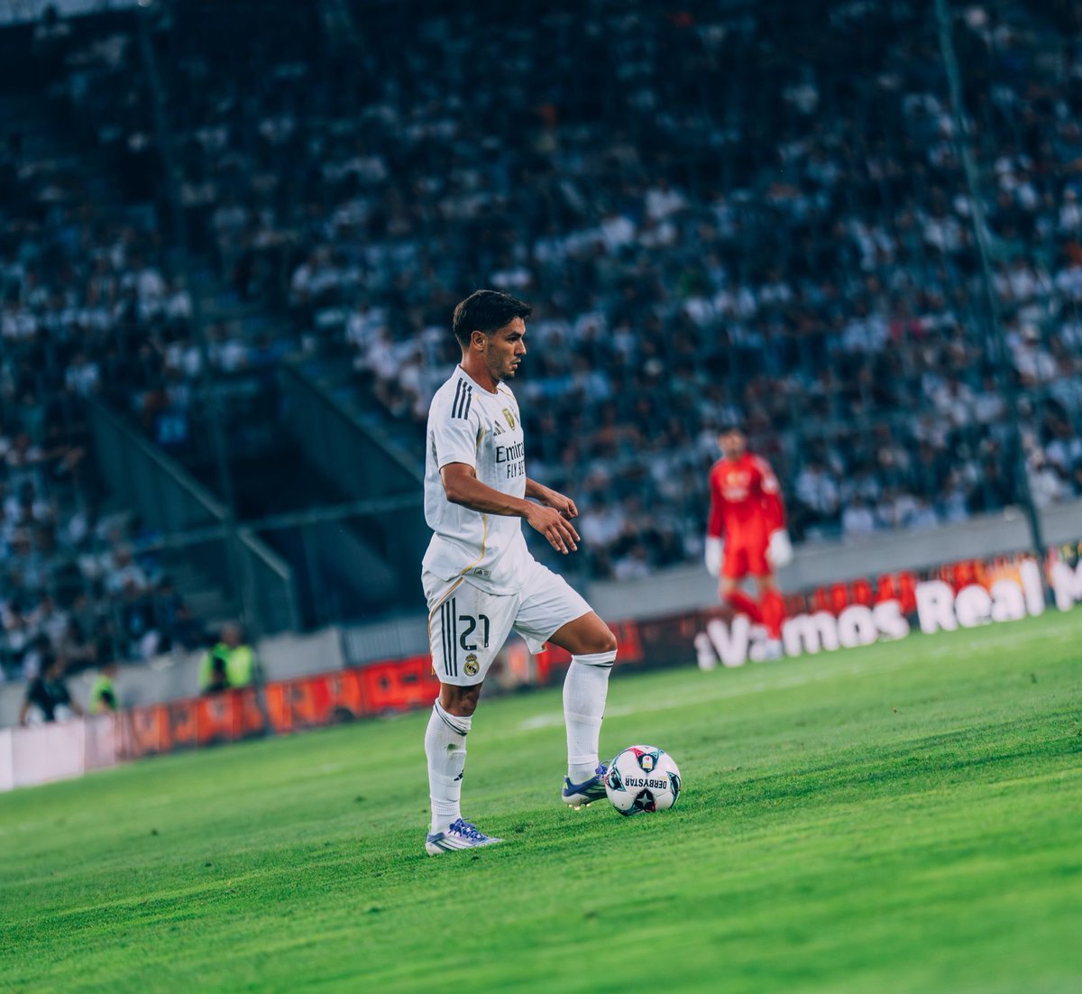 Brahim's tweet image. ¡Bien jugado! Que empiece lo bueno 🤷‍♂️✨ @LaLiga 🤍
#HalaMadrid