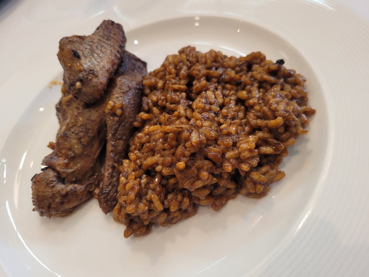 Quince Nudos, nunca falla ...
Ceviche vibrante, arroz con pichón impecable, marisco en su punto y un tartar de venado inolvidable.
Técnica, producto y pasión en cada bocado. 🍽️✨ 
Aquí el articulo completo
acortar.link/syVKTR