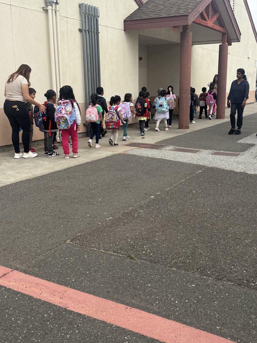 FpesWolverines's tweet photo. Happy first day of school!
Thank you amazing Forest Park staff for helping our students have a great first day! https://t.co/FoCc520tXg