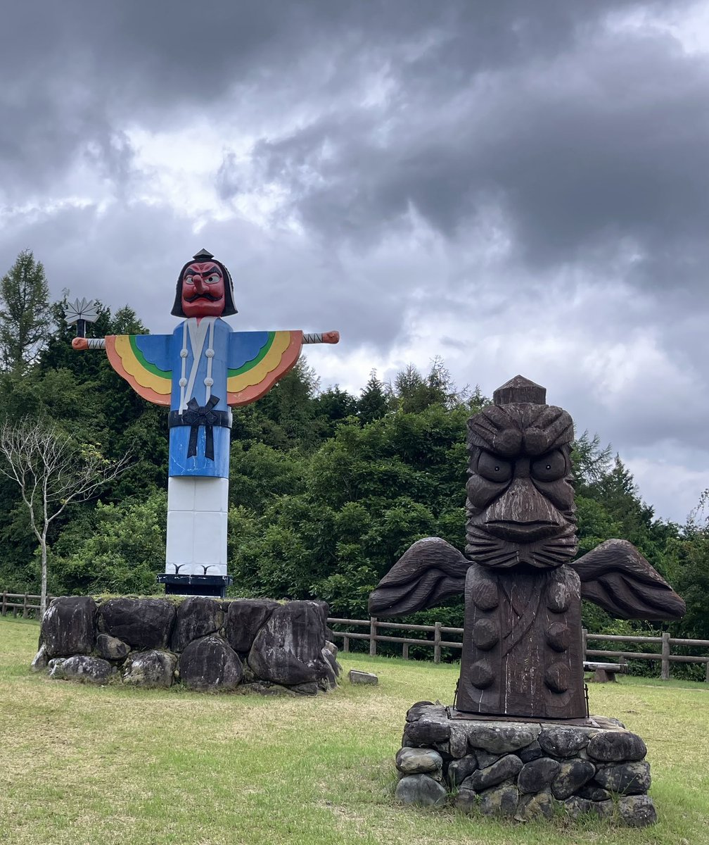 奥三河の奥
雲☁️
19℃
おはよう御座います♪
⛰️
高原の上に聳える
天狗👺の山に
居ます

全ては修行なんですね
ここへ来ると感じます
空気感
厳しい世界
それで立派な👺
になるんだね

肌感覚の
天狗達との
良い時間がココにある
前を向いて走ろう！
🏃🏃‍♀️🏃‍♂️