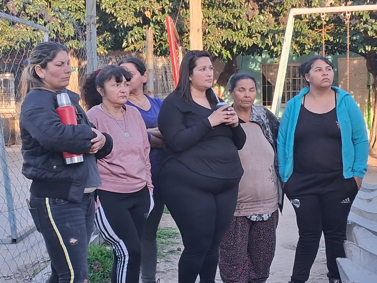 Frente de Izquierda Unidad (@fte_izquierda) on Twitter photo En el barrio Santa Clara de Isidro Casanova, junto al MULCS, el candidato <a href="/NicolasdelCano/">Nicolas del Caño</a> y la docente y candidata del Frente de Izquierda, <a href="/Hernand_nati/">Natalia Hernandez</a>, recorrieron el merendero comunitario y la canchita construida por las y los vecinos, un verdadero ejemplo de organización En el barrio Santa Clara de Isidro Casanova, junto al MULCS, el candidato <a href="/NicolasdelCano/">Nicolas del Caño</a> y la docente y candidata del Frente de Izquierda, <a href="/Hernand_nati/">Natalia Hernandez</a>, recorrieron el merendero comunitario y la canchita construida por las y los vecinos, un verdadero ejemplo de organización