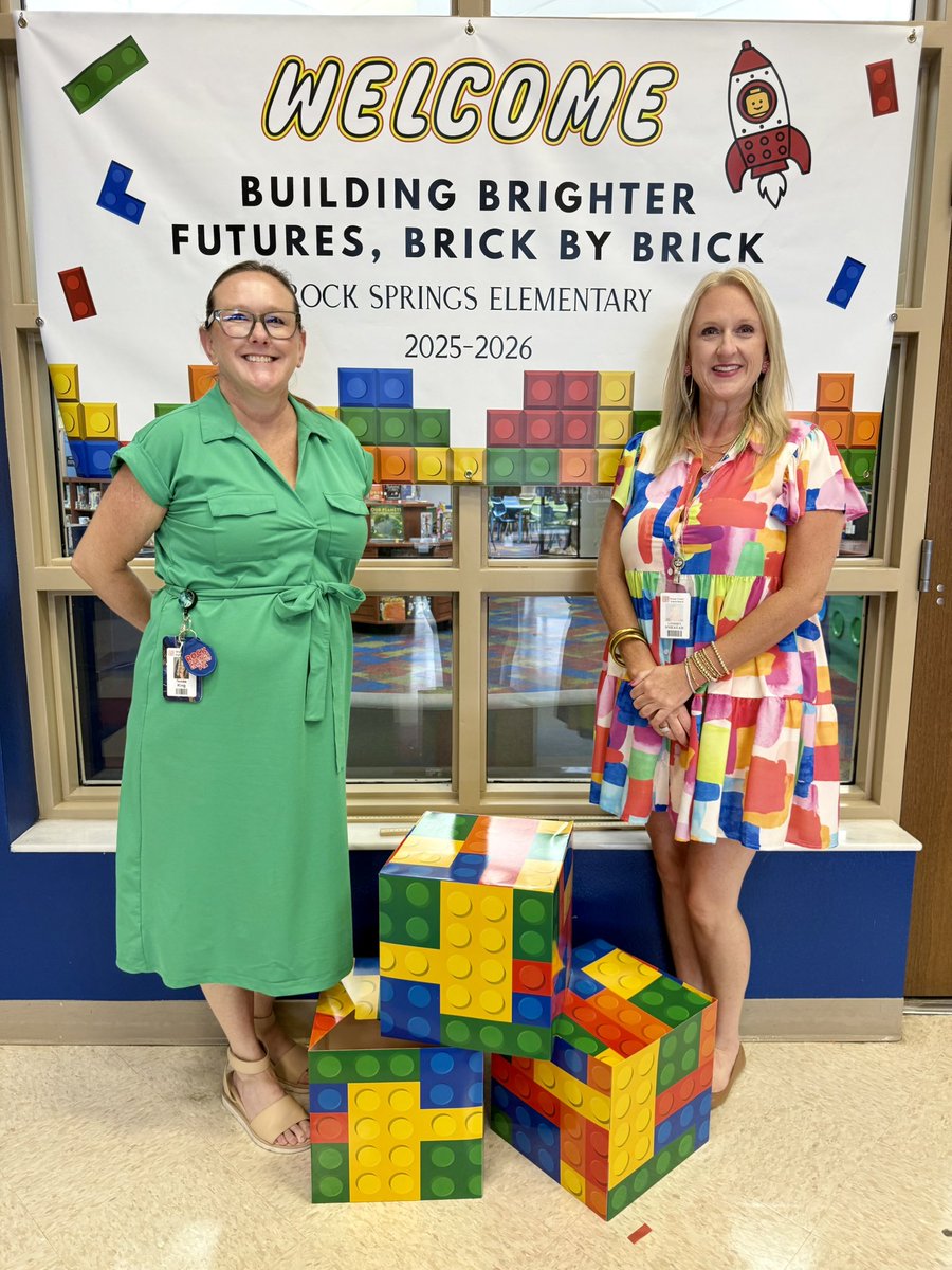 LindseySmestad's tweet photo. Such a great day visiting principals who participated in our Collaborative Coaching program! Welcome back! 😊✏️📓🏫 https://t.co/6RRn7wrtMD