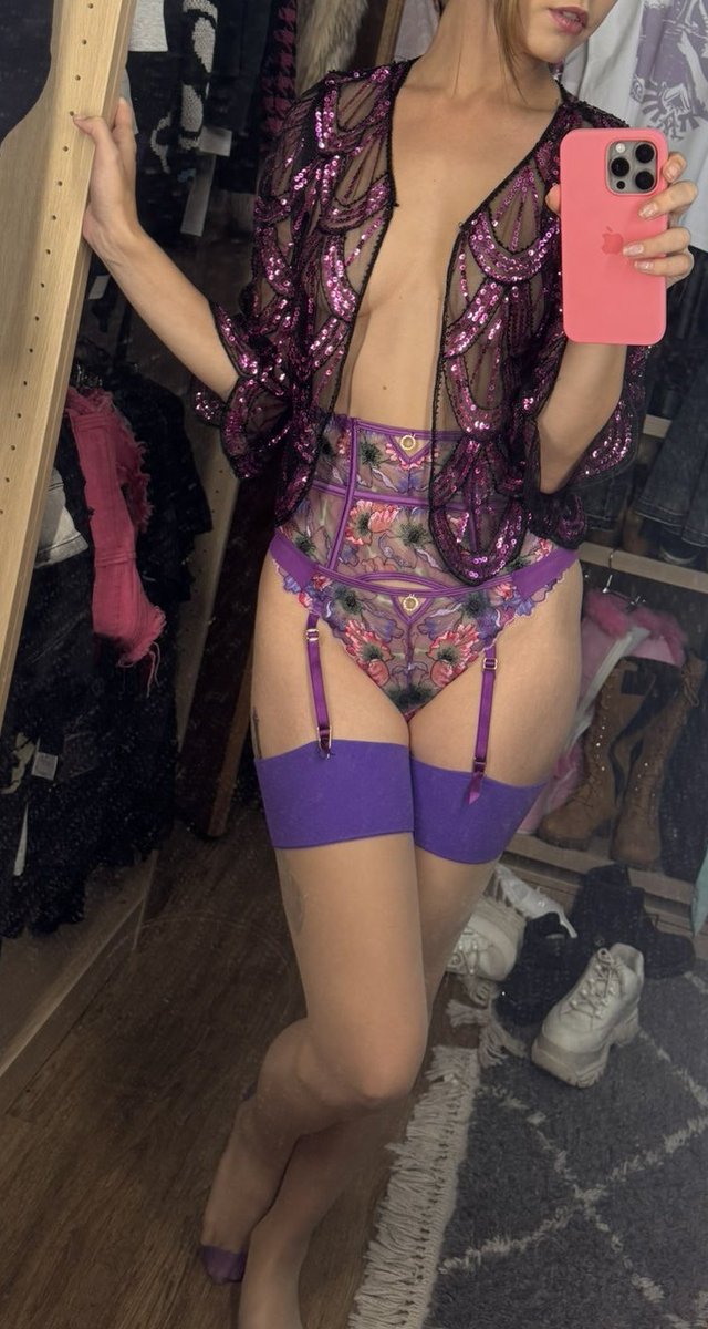 mariepko's tweet photo. Lista para dar masajes y tragar semen https://t.co/8AoZE608cZ