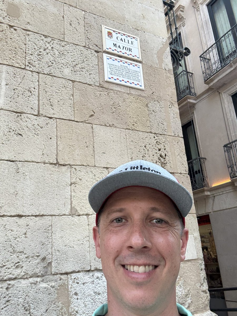 I visited Alicante, Spain last month with my family. I knew #cityhallselfieday was approaching so I had to take a selfie in front of the beautiful <a href="/alicanteayto/">Ayuntamiento Alicante</a> and of course Calle Mayor!