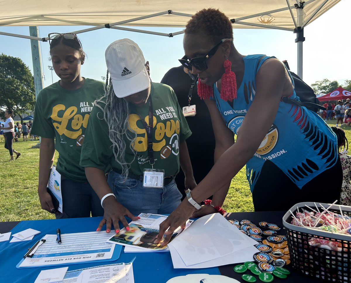 MKESucceeds's tweet image. Our #ECE Ambassadors had a blast at the District 6 National Night Out on August 7. They took the opportunity to share what we’ve been up to and what’s on the horizon – including our upcoming bilingual #mentalhealth conference. And of course the kiddos loved the face painting!