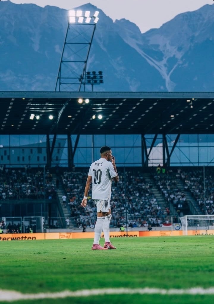 MadridXtra's tweet photo. WHAT A PIC 🥶🥶🥶 https://t.co/pNmcDMrdeq