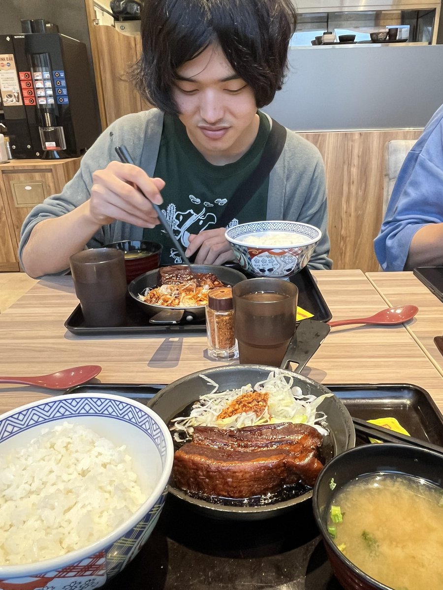 心霊スポットからの吉野家
ただの角煮マジで美味い