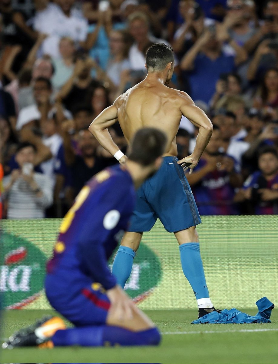 13 أغسطس 2017، بيكيه يعاين الأضرار. 🔙🐐