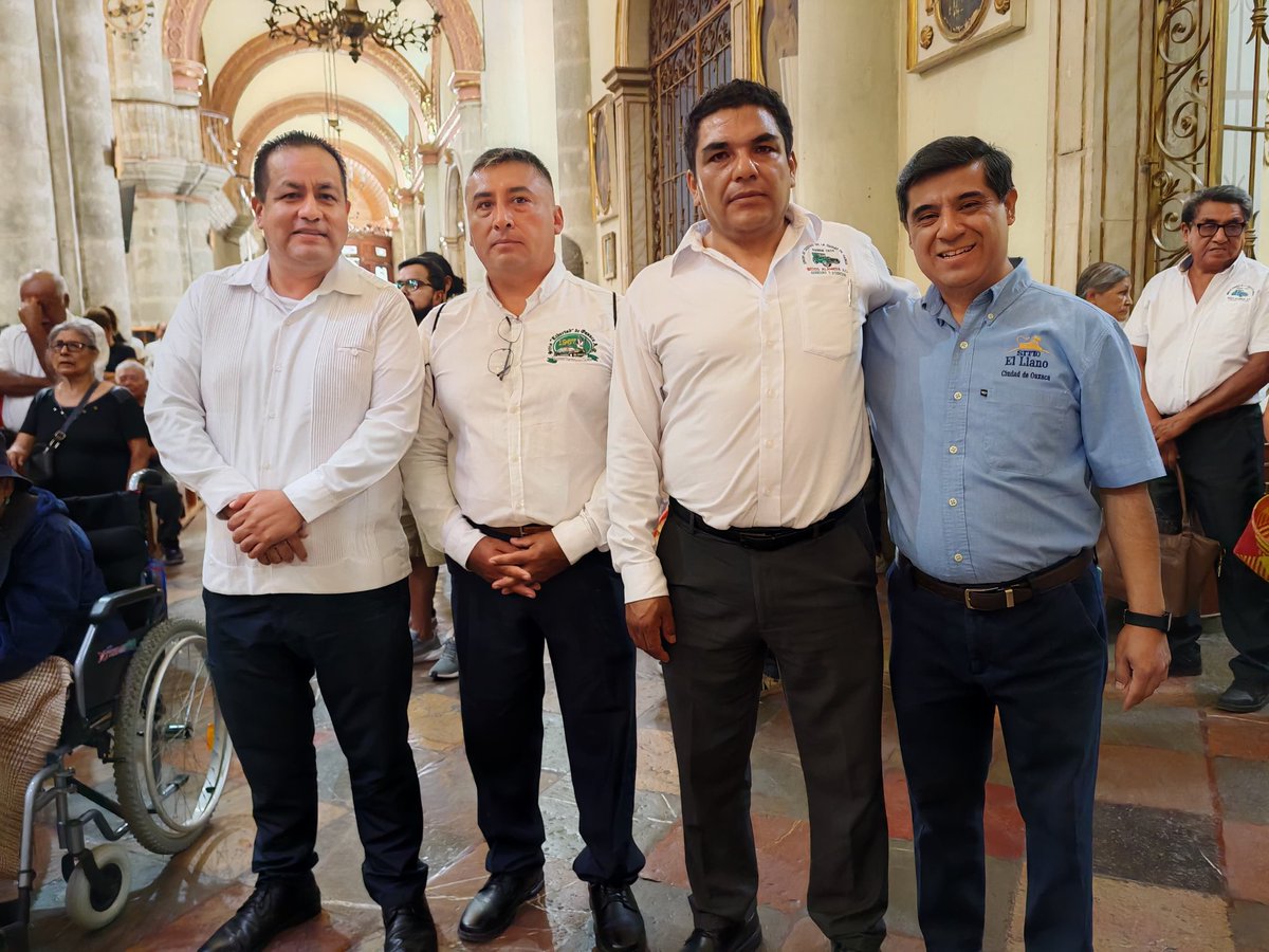 ToryLopezS's tweet photo. Agradezco a los Sitios Alameda, El Llano y Libertad la invitación que me hicieran para acompañar con motivo del Día del Taxista Oaxaqueño a la misa de acción de gracias realizada en la Catedral Metropolitana de nuestra capital. 

Reconozco su compromiso, vocación de servicio y esfuerzo diario por ser parte fundamental en la movilidad de las familias y el turismo, conectando comunidades con responsabilidad y compromiso. 

¡Felicidades! #DiaDelTaxistaOaxaqueño