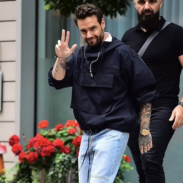 archivsliam's tweet image. A year ago today, Liam in Manchester. 🤍