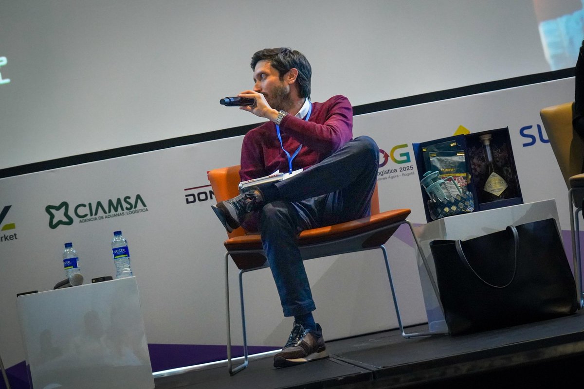 Analdex Colombia (@analdexcolombia) on Twitter photo Es el turno del panel 'E-commerce como herramienta de eficiencia, mayor servicio al cliente y posicionamiento logístico', con Silvana González, fundadora de Café La Divisa y Luis Felipe Giraldo, gerente de Expansión de Velocity, con la moderación de <a href="/gandresgc/">Giovanni A. Gómez</a>.
Para Silvana Es el turno del panel 'E-commerce como herramienta de eficiencia, mayor servicio al cliente y posicionamiento logístico', con Silvana González, fundadora de Café La Divisa y Luis Felipe Giraldo, gerente de Expansión de Velocity, con la moderación de <a href="/gandresgc/">Giovanni A. Gómez</a>.
Para Silvana