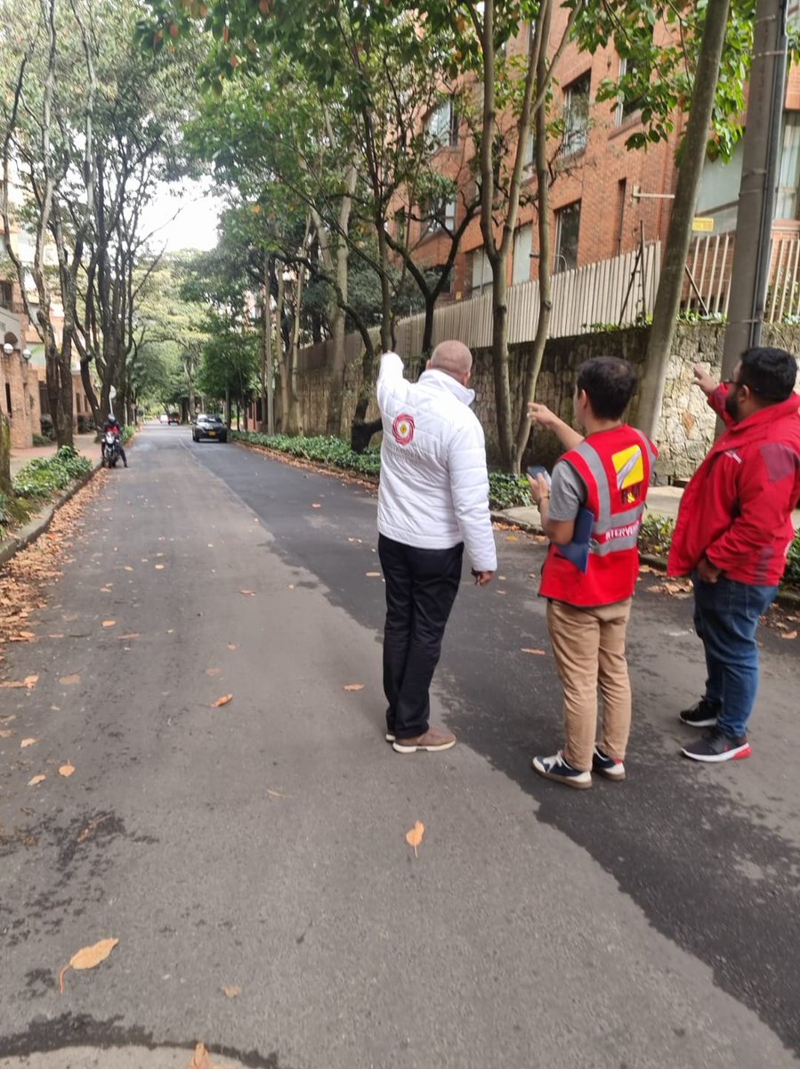 A través de la estrategia #LocalidadesAlTablero, hacemos seguimiento a obras para la conservación y construcción de malla vial y espacio público en #Chapinero.

Acá, se invierten $7⃣.4⃣2⃣5⃣ millones y se registra un avance del 2⃣0⃣%.