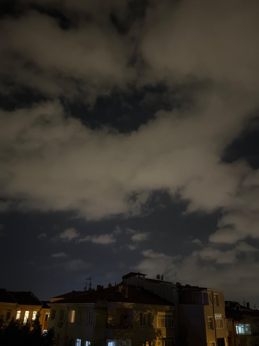 GuideFuat's tweet photo. İstanbul parçalı bulutlu  #meteoryağmuru https://t.co/Jj99884AeA