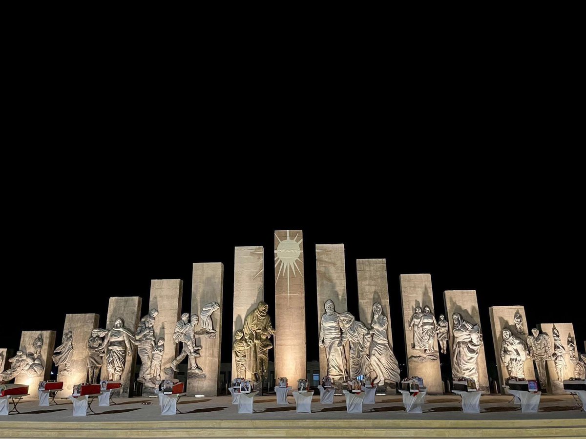 الليلة الأخيرة.. الوداع الأخير.
في هذا الشهر المليء بالجراح، يستقبل الأيزيديون رفات ٢٢ شهيدًا، لتتجدد في سنجار ألف حسرة وألف جرح.
#الابادة_الايزيدية #YazidiGenocide