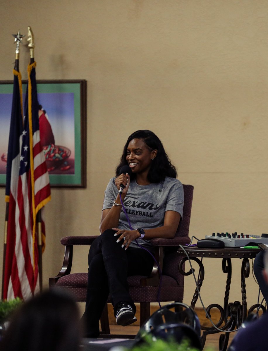 TarletonVB's tweet image. Enjoyed listening to Coach Jazz speak at the first Texan Club Luncheon on the 2025 season😌

#1STDOWN | #TEXANNATION