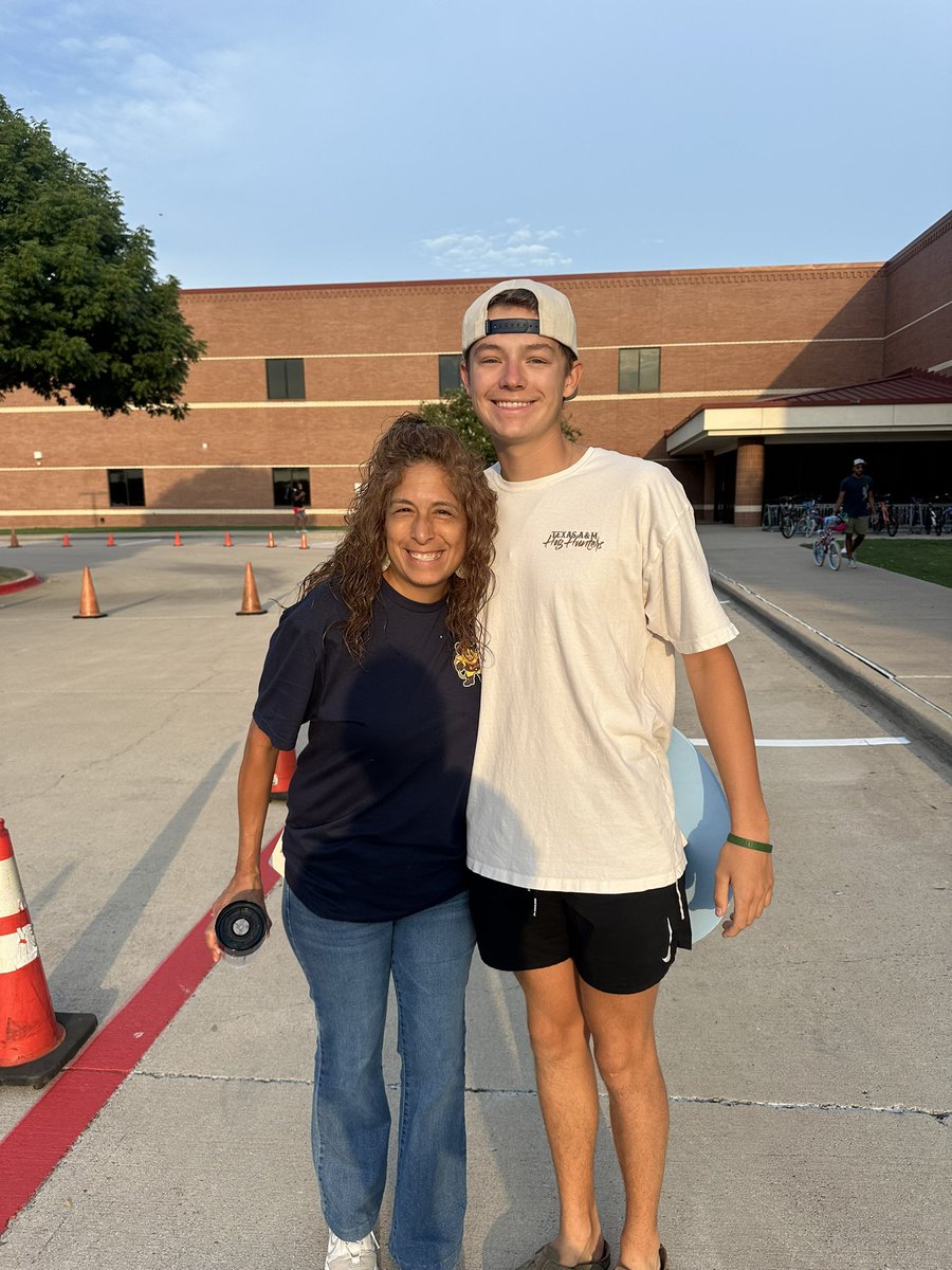 Always nice to see our Lone Star-Allen  alum/siblings <a href="/LindseyElem/">Lindsey  Elementary</a> on the first day of school!
