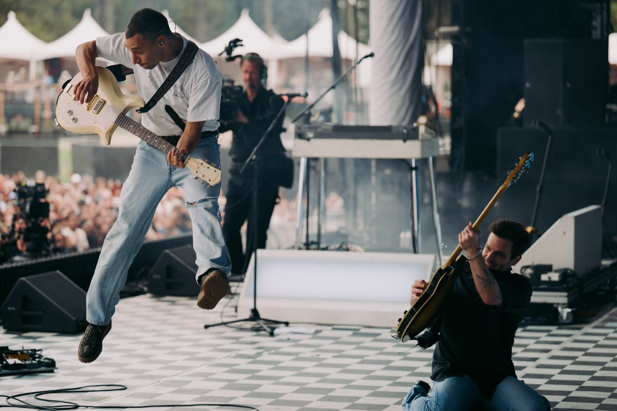 bleachers (@bleachersmusic) on Twitter photo 08.10.25
from the studio to <a href="/sfoutsidelands/">Outside Lands</a> … bleachers in san francisco. one of our last shows of this summer run. thank you and love you 08.10.25
from the studio to <a href="/sfoutsidelands/">Outside Lands</a> … bleachers in san francisco. one of our last shows of this summer run. thank you and love you