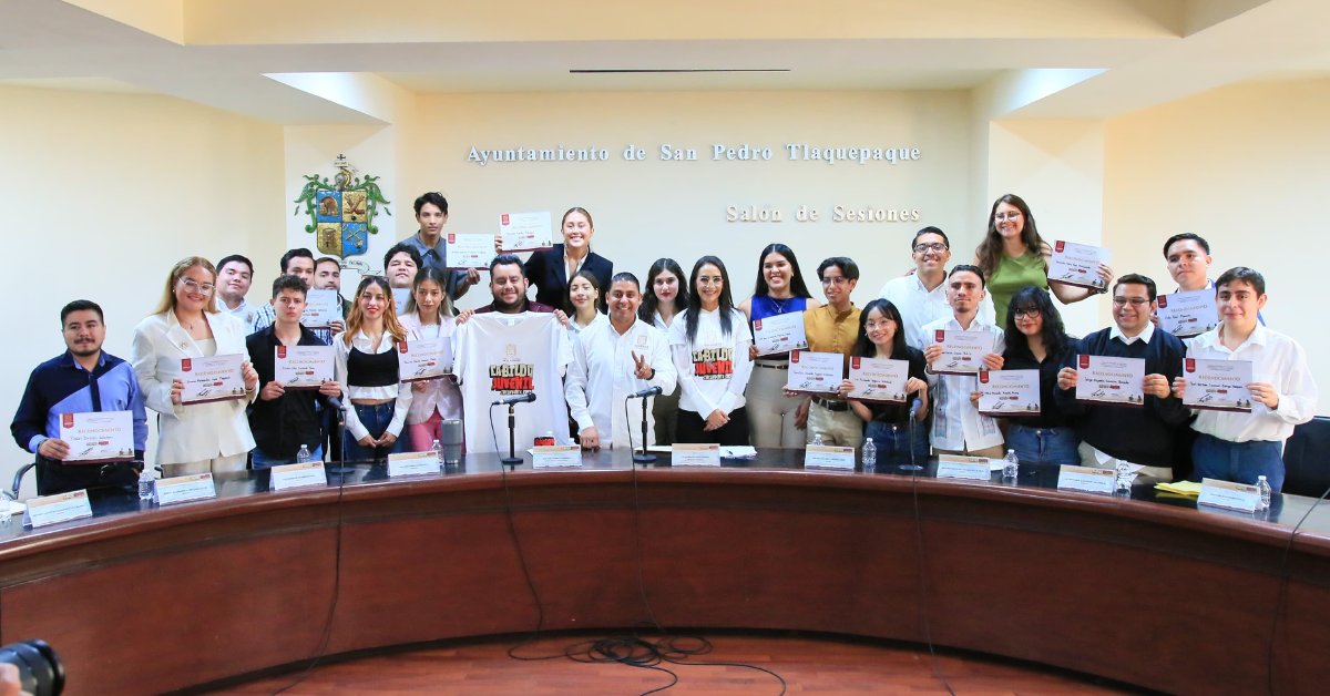 Rumbo_Mx's tweet photo. La presidenta municipal de @GobTlaquepaque , @LauraImelPerezS  encabezó la sesión del Cabildo Juvenil Incluyente donde jóvenes regidoras y regidores presentaron diversas propuestas enfocadas principalmente a la seguridad, artesanal y cultural. 

Detalles: https://t.co/obCA9FyCaB https://t.co/S9NpBSV9Qr