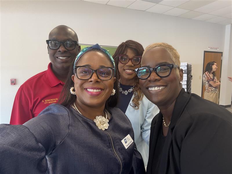 Georgia Cities (@gacities) on Twitter photo GMA's Member Services Consultant and Managing Director of the DeKalb Municipal Association Rashida Cloud snaps a #CityHallSelfie with the City of Stone Mountain - Government!
Cc: <a href="/ELGL50/">ELGL: Engaging Local Government Leaders</a> GMA's Member Services Consultant and Managing Director of the DeKalb Municipal Association Rashida Cloud snaps a #CityHallSelfie with the City of Stone Mountain - Government!
Cc: <a href="/ELGL50/">ELGL: Engaging Local Government Leaders</a>
