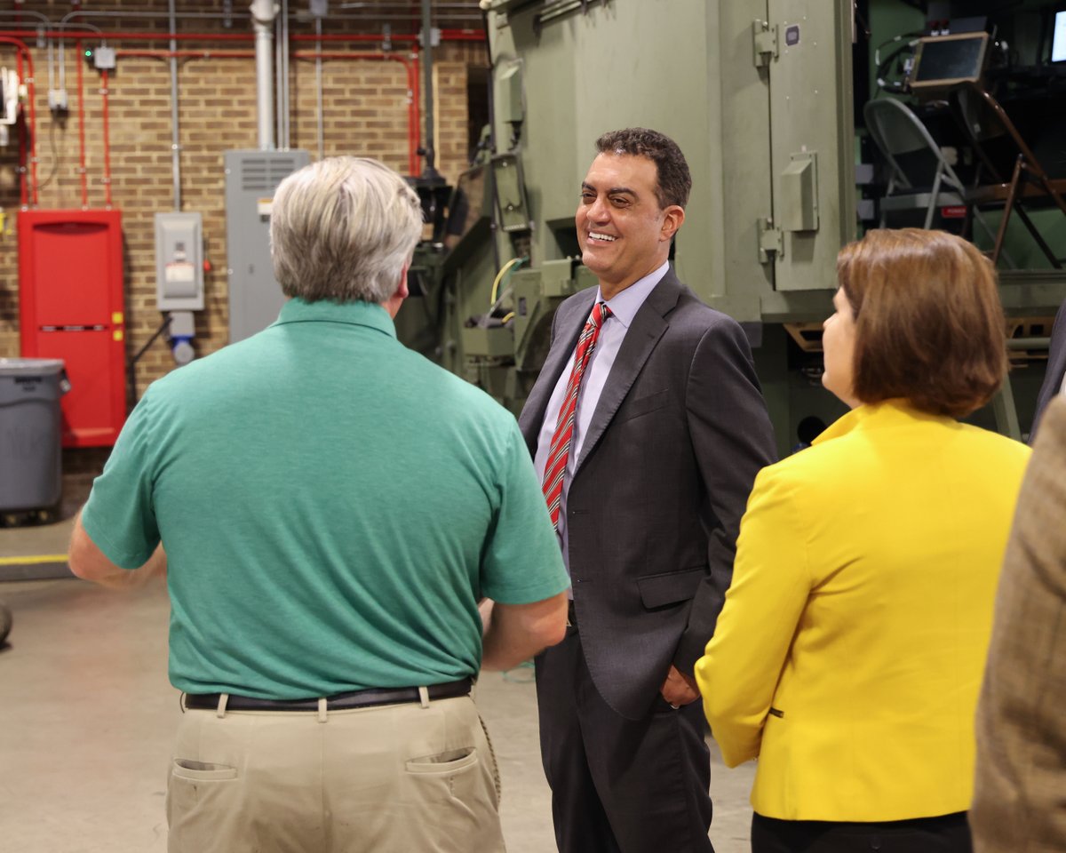 DEVCOM Aviation & Missile Center (@devcom_avmc) on Twitter photo We were honored to host the @USDREMichael, Office of the Under Secretary of Defense for Research and Engineering, for his first visit to DEVCOM AvMC. 
#WeAreDEVCOMAvMC #ScienceForTheSoldier We were honored to host the @USDREMichael, Office of the Under Secretary of Defense for Research and Engineering, for his first visit to DEVCOM AvMC. 
#WeAreDEVCOMAvMC #ScienceForTheSoldier