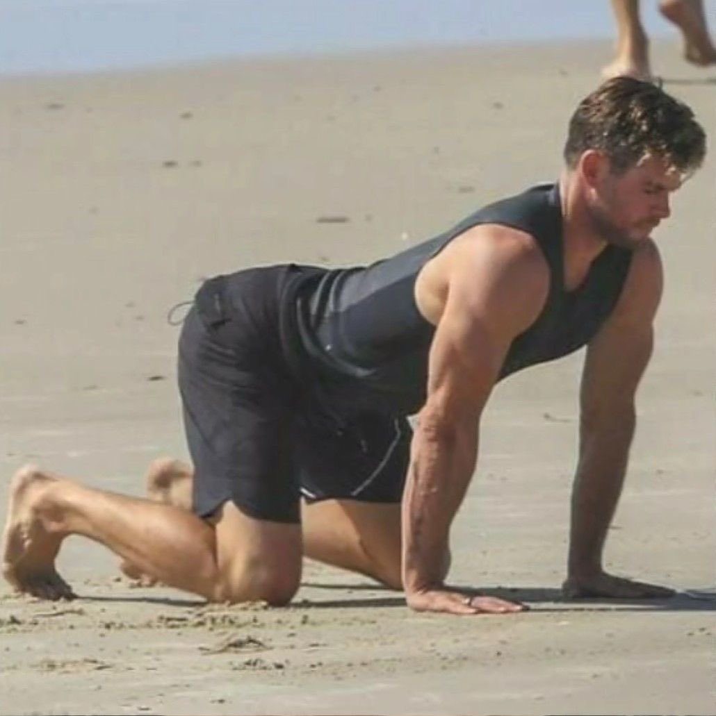 Chris hemsworth ughhh😵‍💫😵‍💫😵‍💫